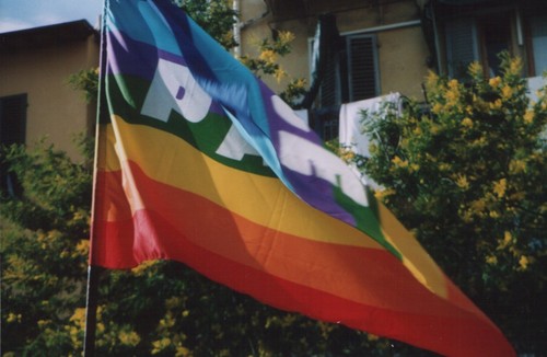 La bandiera è nel mio giardino a Firenze. Ciao Piero 