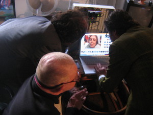 Senigallia, 16 ottobre 2005. I redattori di "Disco Volante" al lavoro sui loro computer.