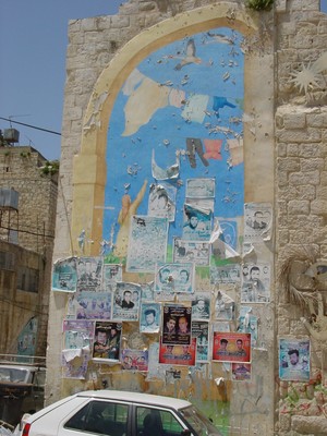 Nablus: manifesti dei martiri e murales di libertà