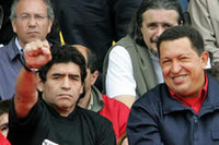 Tomas Hirsch accanto a Chavez, Morales e Maradona allo stadio di Mar del Plata