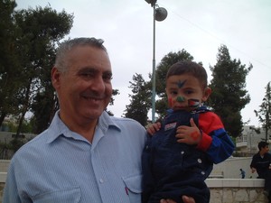 Papa' con bambino palestinese