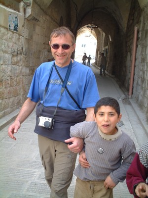 Nablus: un bambino palestinese con Enrico
