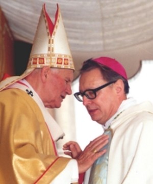 Mons. Raffaele Nogaro in un incontro con Giovanni Paolo II