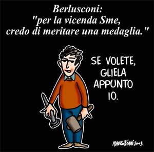 Medaglia a Berlusconi per Sme  Vignetta di Mauro Biani