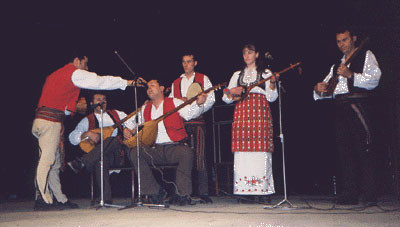 Gruppo di musica folk del Kossovo.