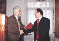 Il volontario Zef Giuseppe Chiaromonte con Ibrahim Rugova.
