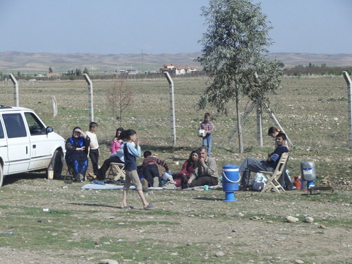 Famiglie accampate nel giorno del Newroz.