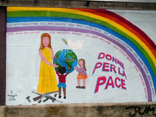Nell'ambito del progetto di Educazione alla pace, abbiamo voluto quest'anno dedicare il murale alle donne, protagoniste nella realizzazione della pace nel mondo, per ricordare che le donne in Italia e