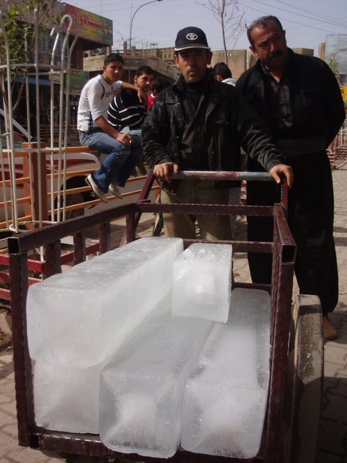 Col triciclo il trasporto del ghiaccio