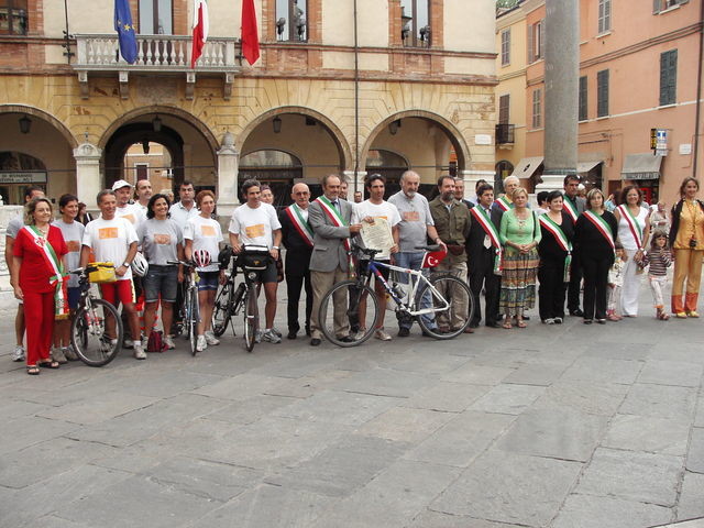 Ravenna, foto di gruppo con i sindaci del comprensorio Bassa Romagna