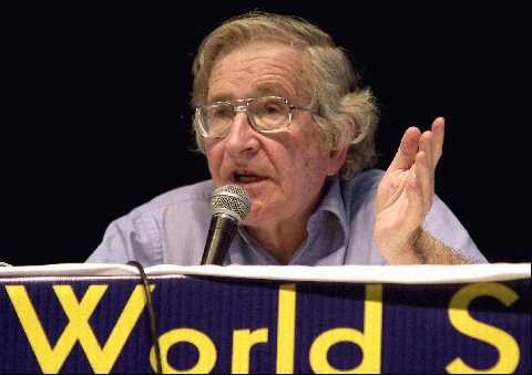 foto di Noam Chomsky al World SOcial Forum 2003