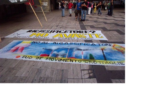 Alcuni striscioni alla manifestazione del 30/9/06