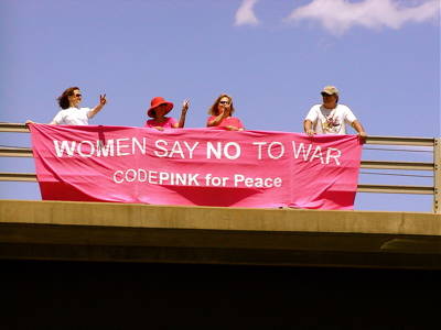 women say no to war  Foto di flora mutata licenza creative commons