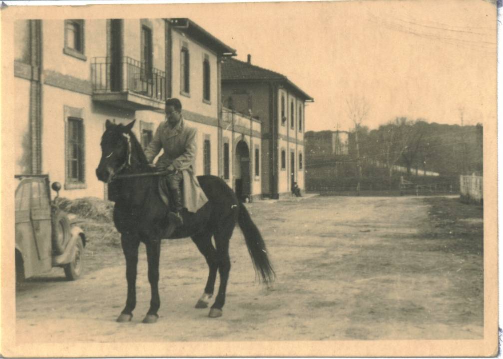 Tenuta di Tor Mancina, 1944. Paolo Sabbetta a cavallo all'interno della tenuta.