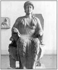 Le Persefone Gaia. La statua ora campeggia, solenne, in una sala del Pergamonmuseum di Stato di Berlino