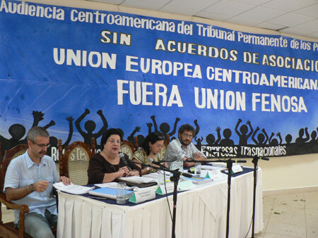 I quattro giudici del TPP ascoltano le denunce contro Unión Fenosa 