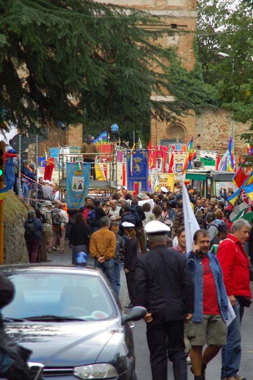 Foto della Marcia Perugia-Assisi 2007 - il corteo si muove