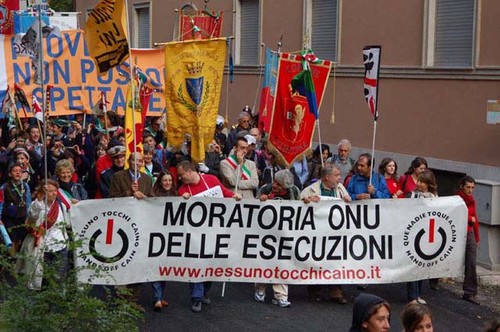 Foto della Marcia Perugia-Assisi 2007 - striscione sulla moratoria delle esecuzioni