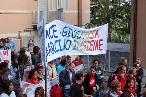 Foto della Marcia Perugia-Assisi 2007 - striscione pace e giustizia