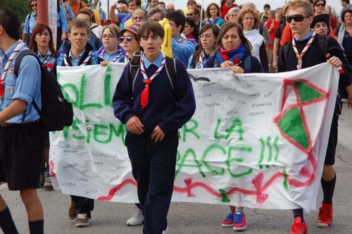 Foto della Marcia Perugia-Assisi 2007 - uno striscione scout
