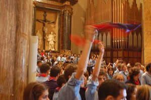 Veglia di preghiera del 6 ottobre 2007 a Perugia, nella Cattedrale di San Lorenzo, in occasione della Marcia Perugia Assisi - fazzolettoni che sventolano